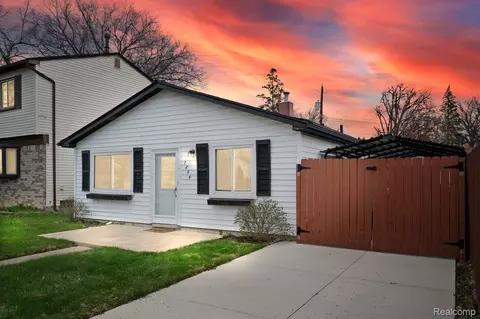 7256 Deering St, Westland, MI 48185