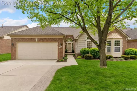 1169 Churchill Cir, Rochester, MI 48307