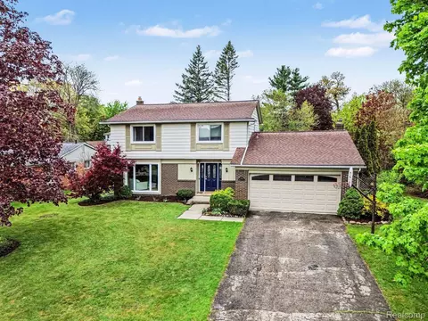 2964 Walmsley Circle Dr, Orion, MI 48360