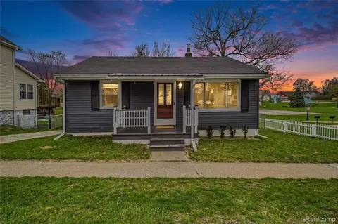 204 South St, Fowlerville, MI 48836