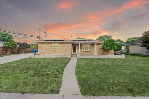 32930 Coventry Pl, Warren, MI 48093