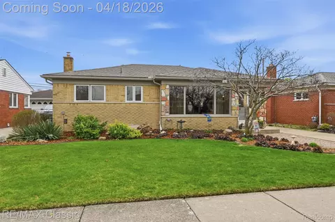 24647 Hayes St, Taylor, MI 48180