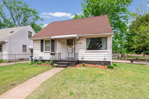 527 E Sunnybrook Dr, Royal Oak, MI 48073