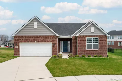 24737 Arbor Ct, Macomb, MI 48042