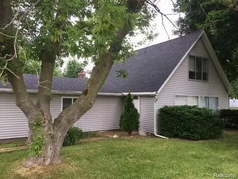 74 Odanah St, Lake Orion, MI 48362