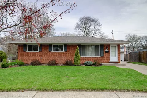 23116 Glenmoor Heights Hts, Farmington Hills, MI 48336