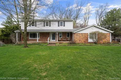 348 Willow Tree Ln, Rochester Hills, MI 48306 photo 1