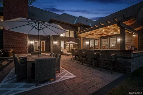 Exterior - 25325 Devon Ln, Franklin, MI 48025 photo 10 of 12