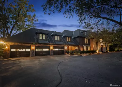 Exterior - 25325 Devon Ln, Franklin, MI 48025 photo 3 of 12