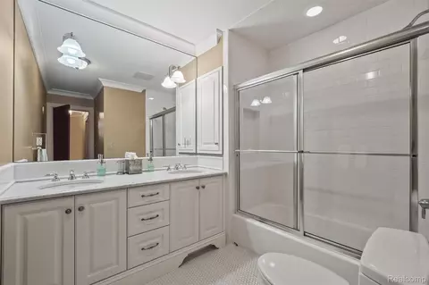 Bath - 25325 Devon Ln, Franklin, MI 48025 photo 4 of 5