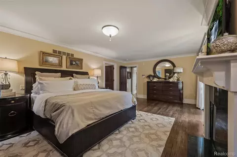 Bedroom - 25325 Devon Ln, Franklin, MI 48025 photo 2 of 6