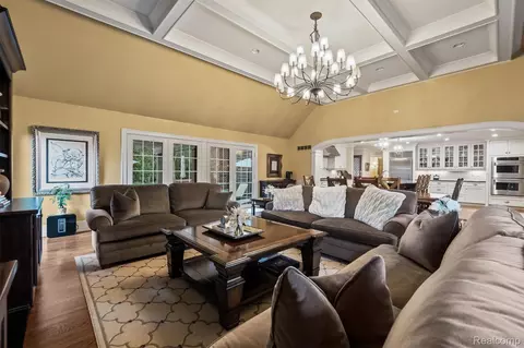 Living - 25325 Devon Ln, Franklin, MI 48025 photo 2 of 2