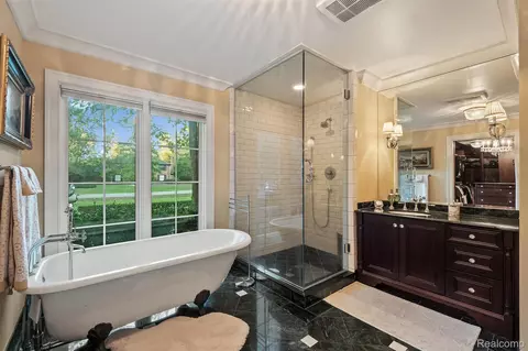 Bath - 25325 Devon Ln, Franklin, MI 48025 photo 1 of 5