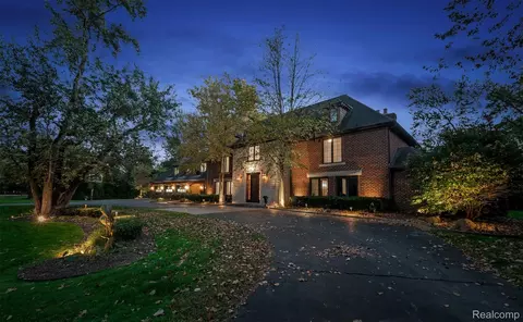 25325 Devon Ln, Franklin, MI 48025