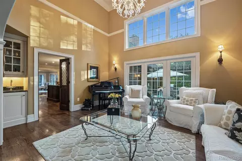 Living - 25325 Devon Ln, Franklin, MI 48025 photo 1 of 2