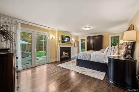 Bedroom - 25325 Devon Ln, Franklin, MI 48025 photo 1 of 6