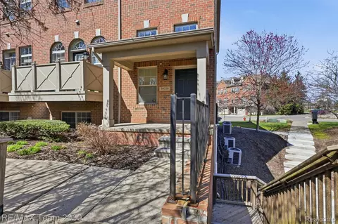 39750 Rockcrest Cir, Northville, MI 48168