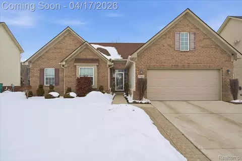 17482 Sunny Crest Dr, Brownstown, MI 48174