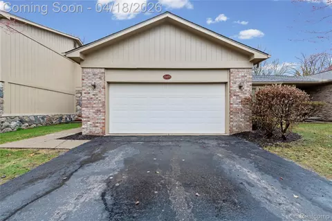 29455 Sylvan Ln, Farmington Hills, MI 48334