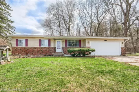 9370 Vienna Rd, Forest, MI 48463
