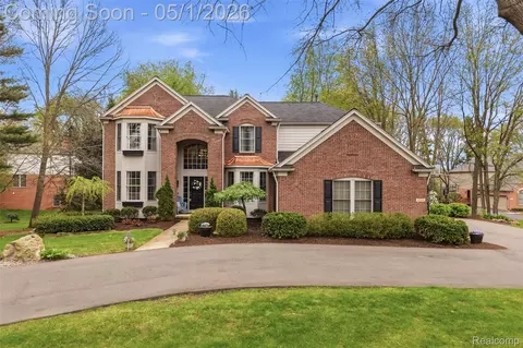 4134 Woodmere Ct, Brighton, MI 48114