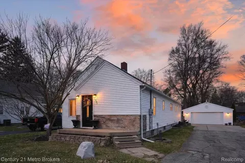 5501 Potter Rd, Flint, MI 48506