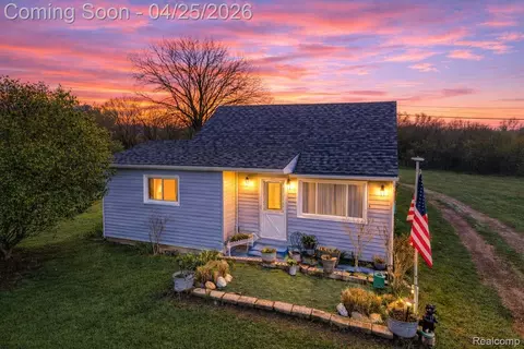 20796 Gibraltar Rd, Brownstown, MI 48183