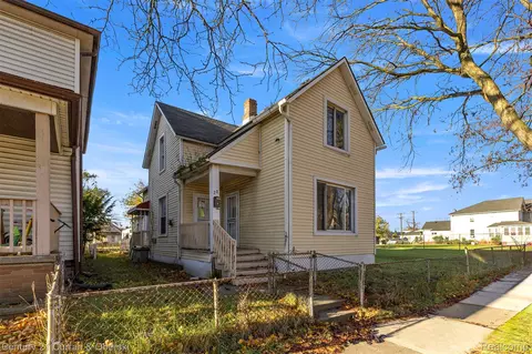 28 E James St, River Rouge, MI 48218