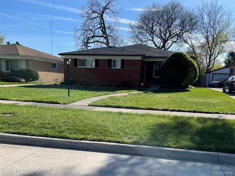 15838 Harden Cir E, Southfield, MI 48075