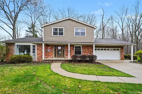 609 Westover Pass, Grand Blanc, MI 48439