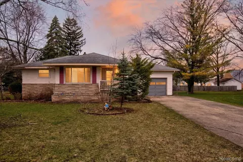 212 S Grove St, Standish, MI 48658