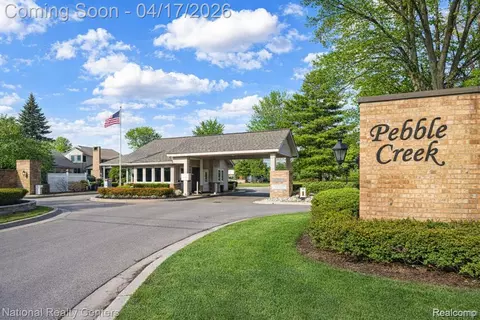 7309 Creek View Cir, West Bloomfield, MI 48322