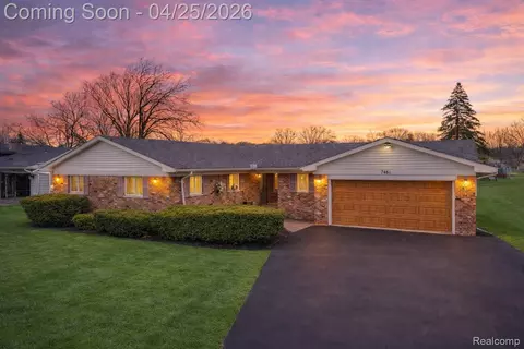 7461 Biscayne Ave, White Lake, MI 48383