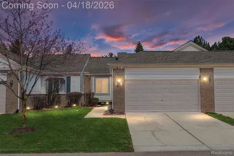 405 Ravencrest Ln, Westland, MI 48185