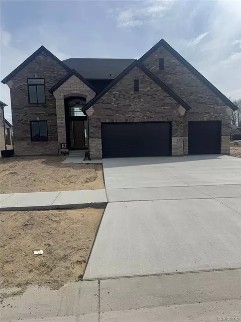 24314 Sawgrass Dr, Macomb, MI 48042