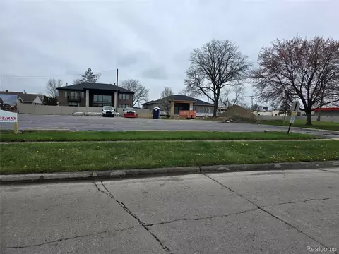 2051 Kinmore St, Dearborn Heights, MI 48127