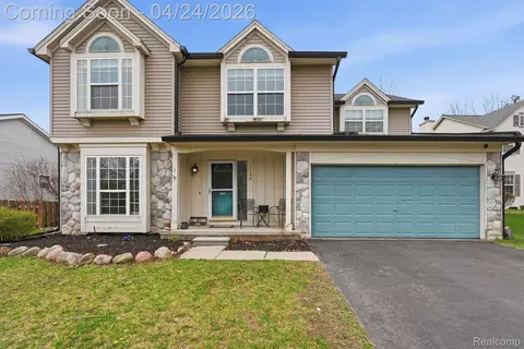 1140 Olympic Ct, Oxford, MI 48371