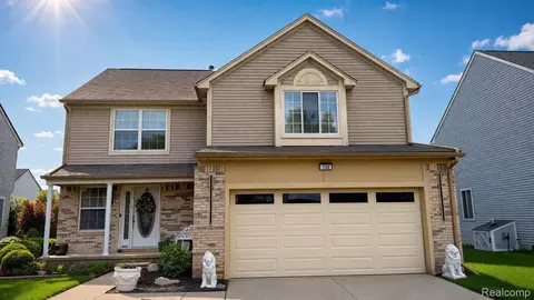 738 W Margaret Ln, Pontiac, MI 48341