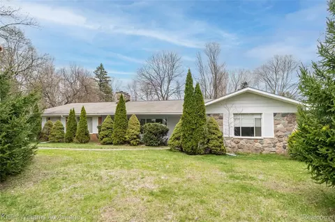34550 Freedom Rd, Farmington Hills, MI 48335
