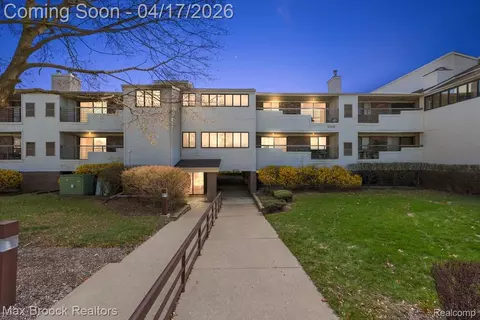 30414 Orchard Lake Rd #29, Farmington Hills, MI 48334