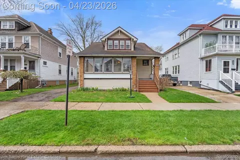 1053 Wayburn St, Grosse Pointe Park, MI 48230