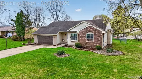 1011 Montreux Dr, Dewitt, MI 48820