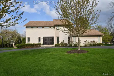 6020 Orchard Ridge Ct, West Bloomfield, MI 48322