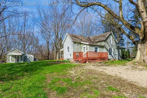 3823 Oxbow Rd, Sodus, MI 49126