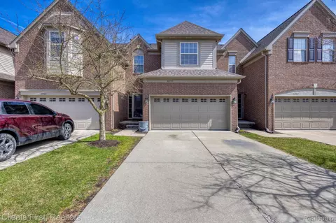 41351 N Maplewood Dr, Canton, MI 48187