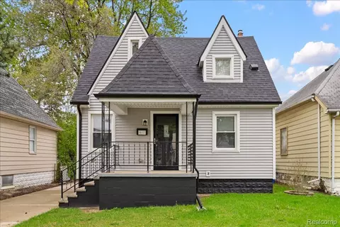 612 W Brockton Ave, Madison Heights, MI 48071