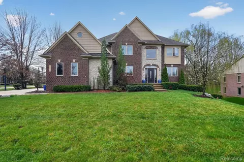 48877 Wildwood Ct, Plymouth, MI 48170