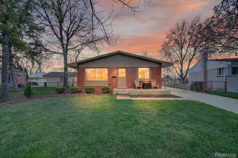 16672 Drake St, Southgate, MI 48195