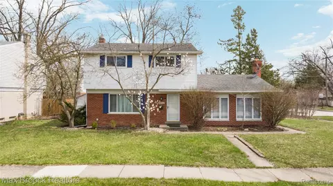 22912 Glenmoor Hts, Farmington Hills, MI 48336