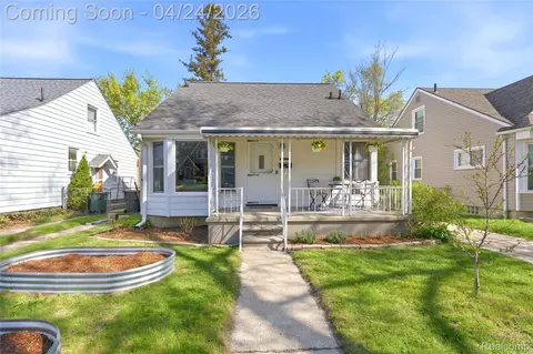 8570 Troy St, Oak Park, MI 48237